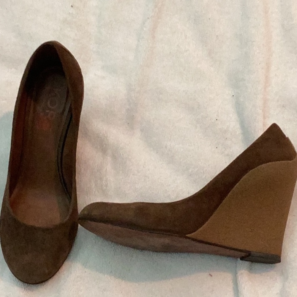 Brown suede with rubber wedge